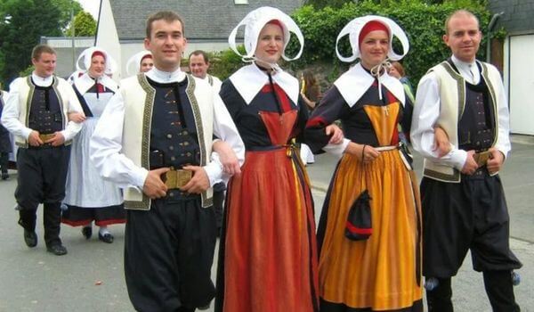 Những điều thú vị về trang phục truyền thống Pháp 