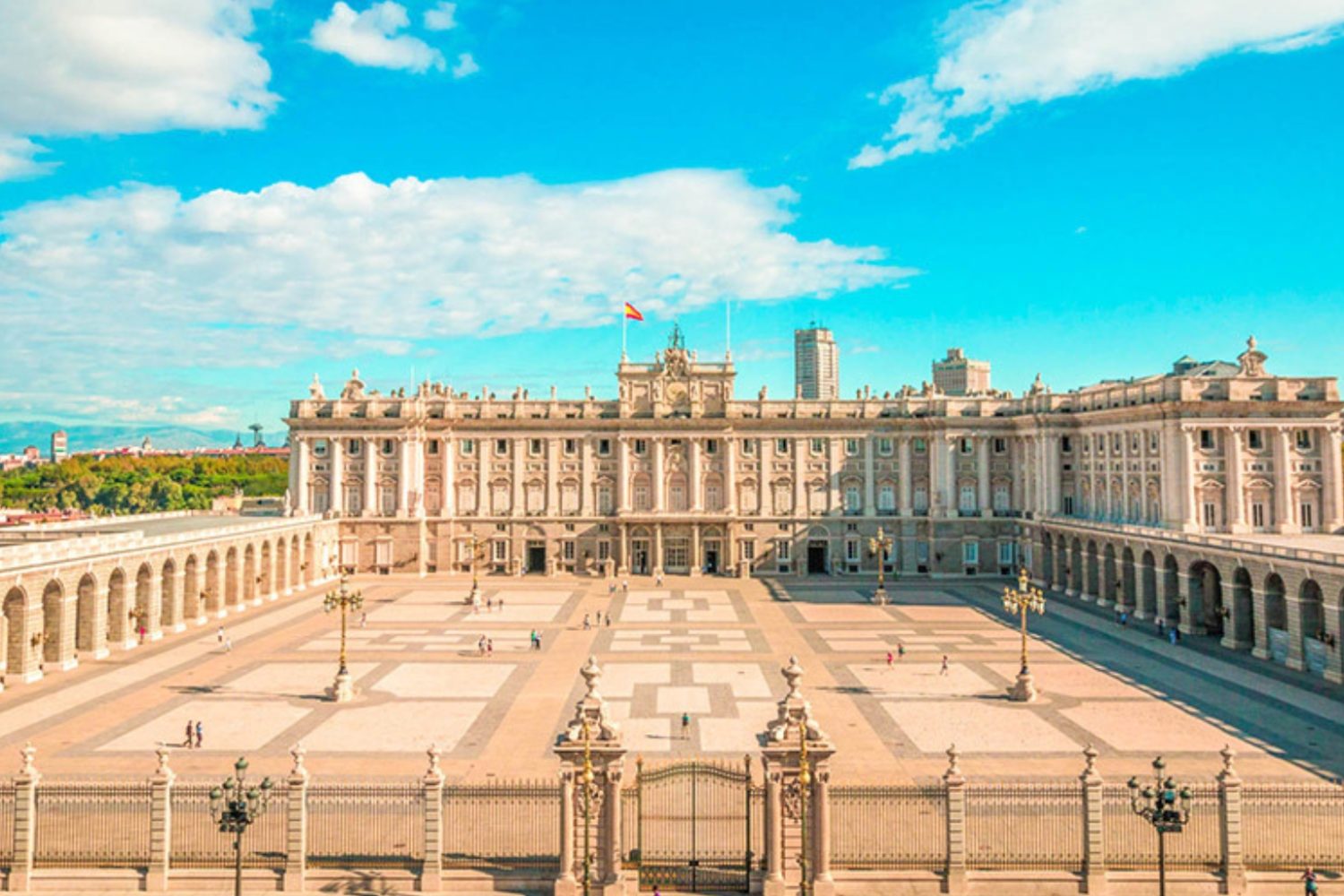 Cung điện Hoàng gia Tây Ban Nha Royal Palace of Madrid